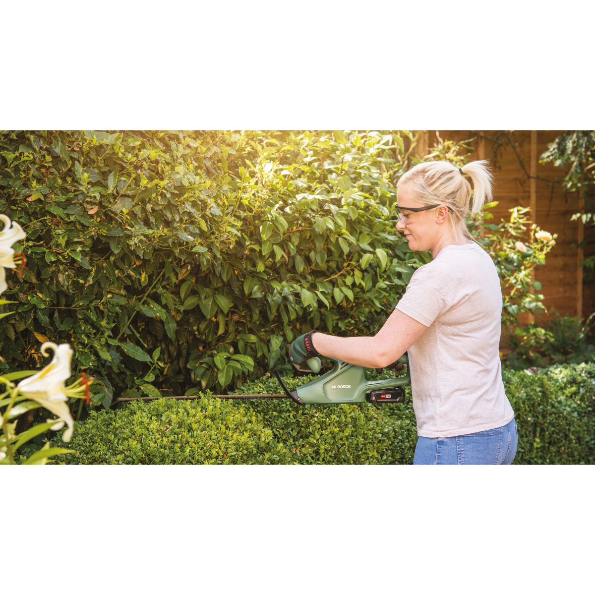 Bosch EasyHedgeCut 18-45 18V 45cm Hedge Trimmer (1x2.0ah)