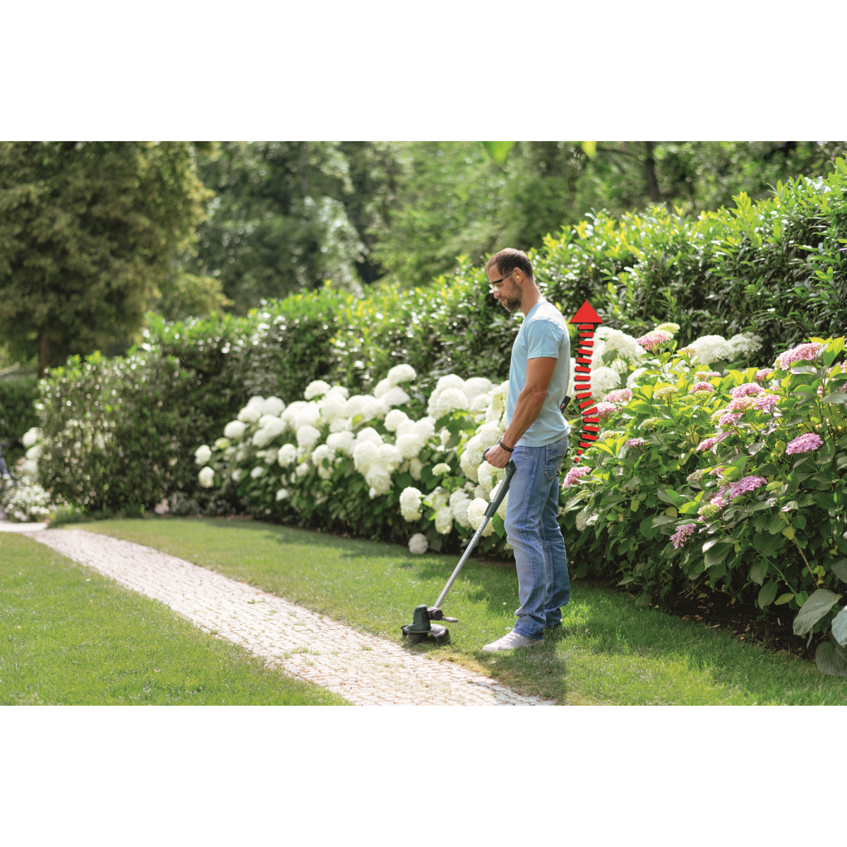 Bosch UniversalGrassCut 18-26 18V 26cm Grass Trimmer (1x2.5ah)