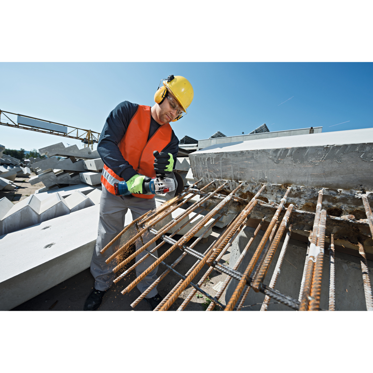 Bosch GWS18V-115L Body Only 18V Brushless 115mm Angle Grinder in L-BOXX