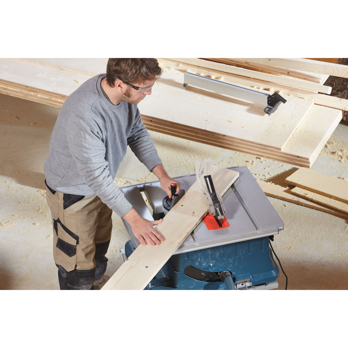 Bosch GTS 635-216 8" Table Saw Complete with Sliding Carriage 230v
