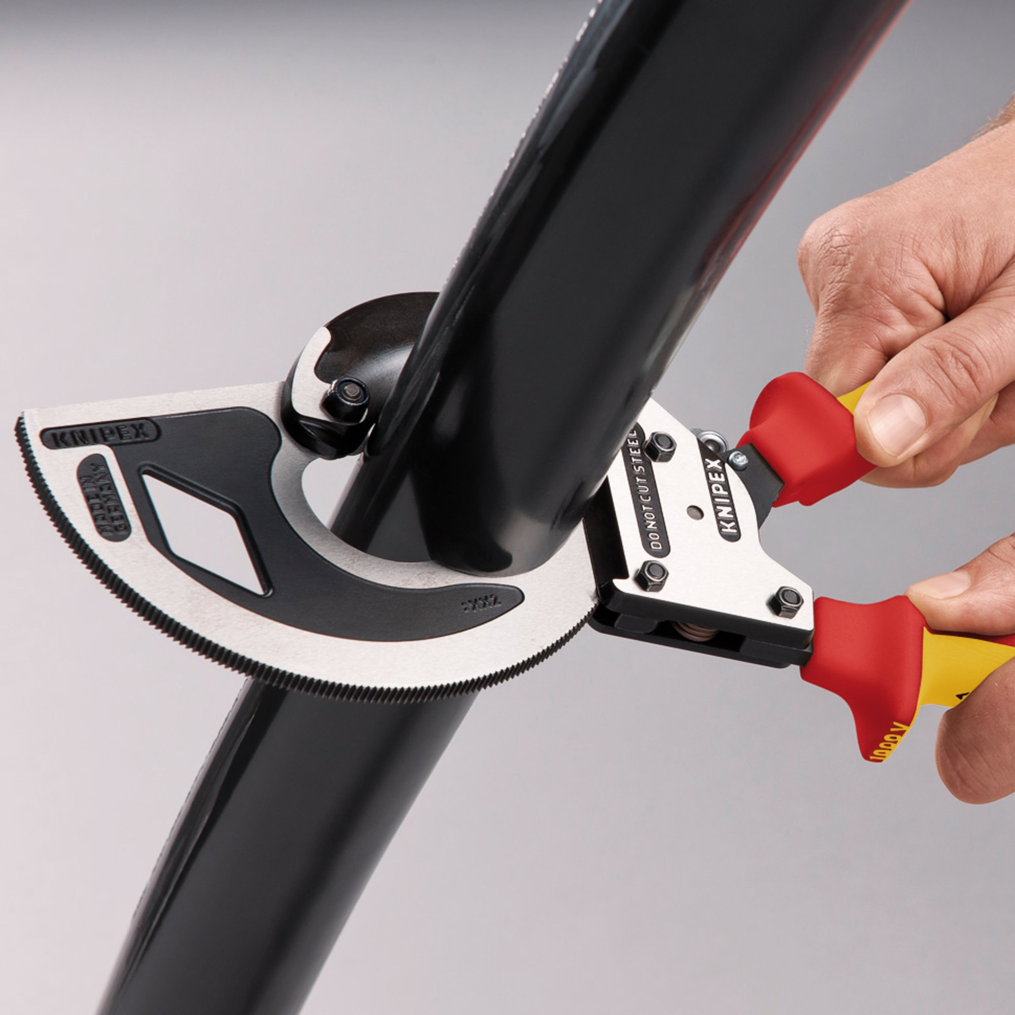 Knipex 95 36 320 350mm VDE Heavy Duty Cable Cutter 25881