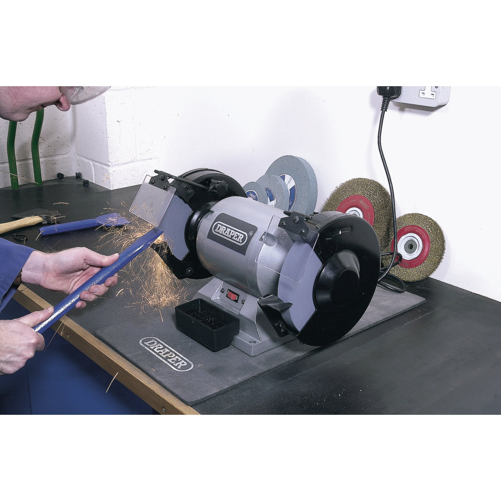 Draper 29621 GHD200 550W 230V 200mm Heavy Duty Bench Grinder