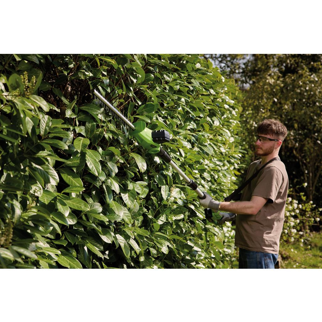 Draper 31865 18V Pole Hedge Trimmer With 1 x 2.0Ah Battery And 1 x Charger