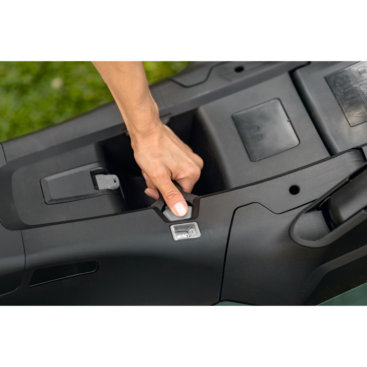 BoschAdvancedRotak 36-750 Body Only 36V Lawn Mower for Quiet Mowing