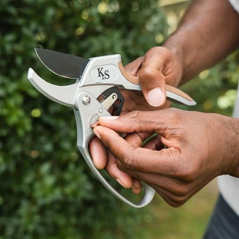 Kent & Stowe 70100606 SureCut Hardwood Anvil Ratchet Secateurs