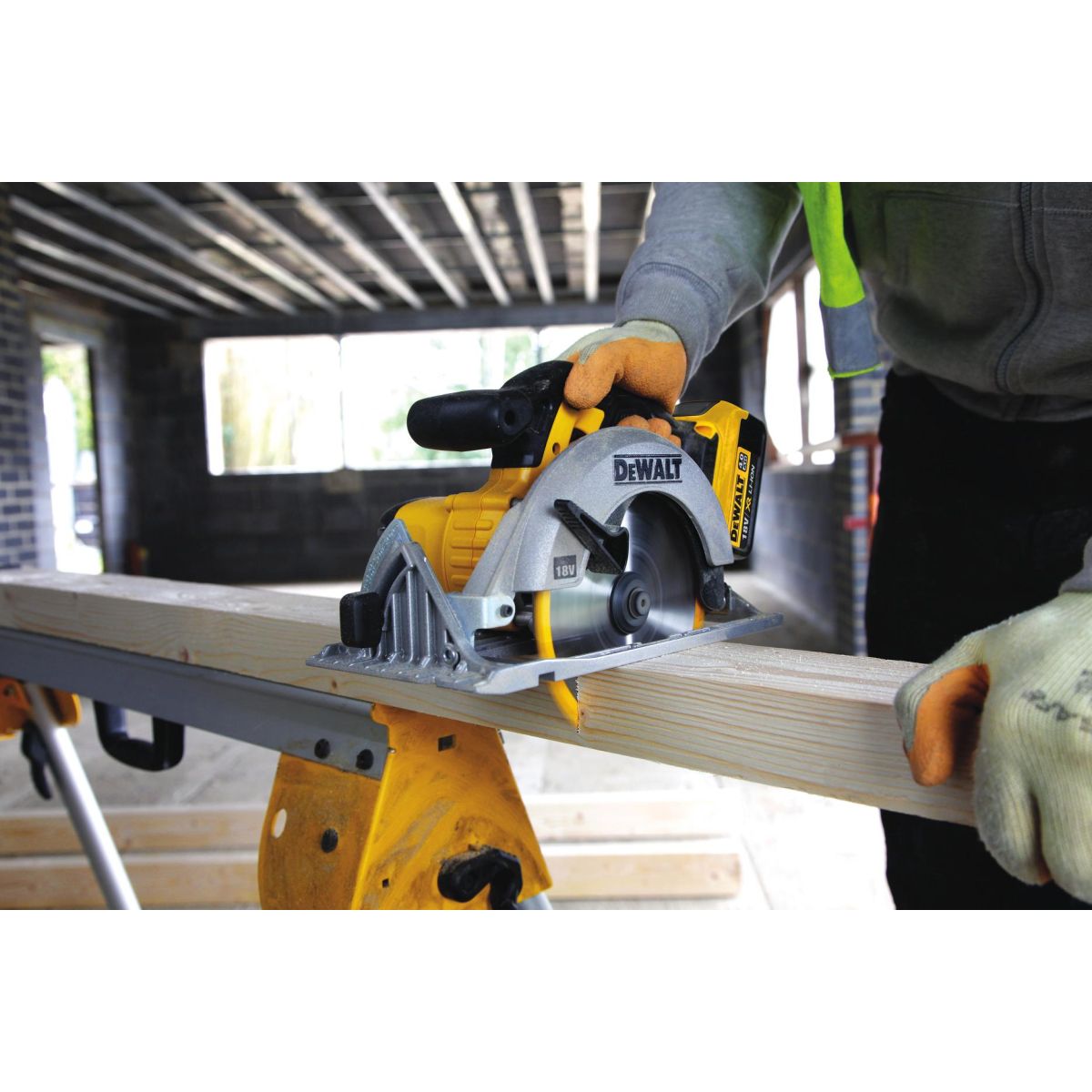 DeWalt DCS391M2-GB 18V XR 165mm Circular Saw with 2 x 4.0Ah Batteries in Kitbox