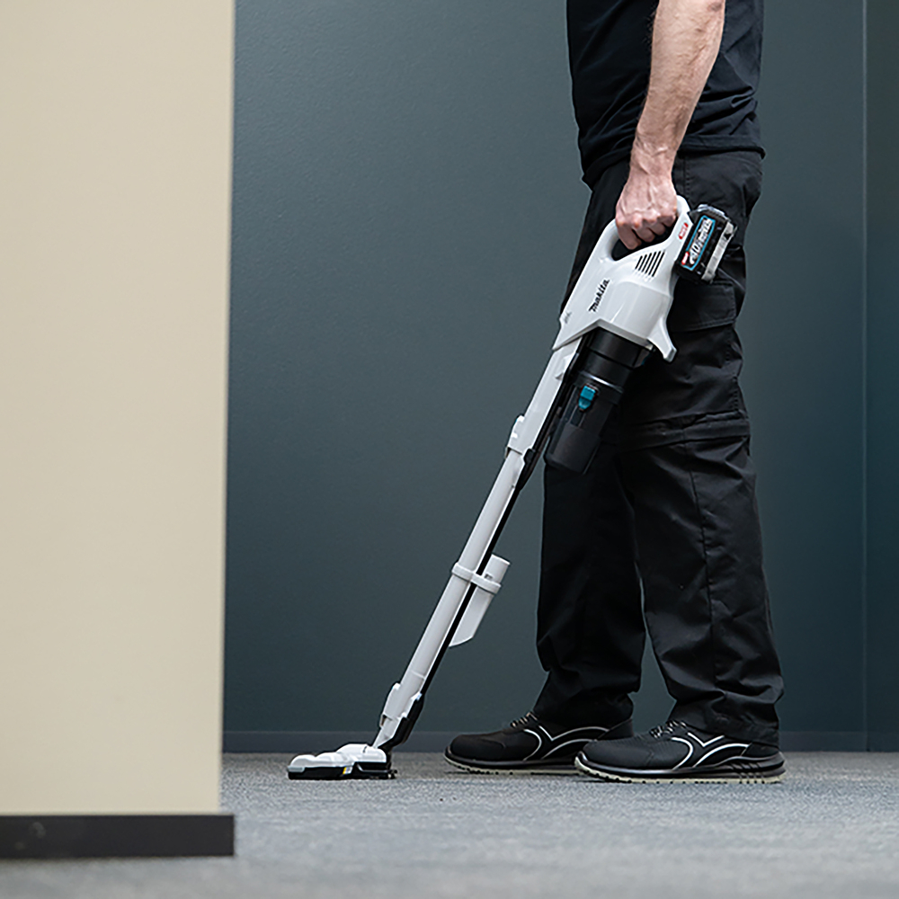 Makita CL004GD101 40v XGT Brushless Vacuum Cleaner with 1x 2.5Ah Battery and Charger