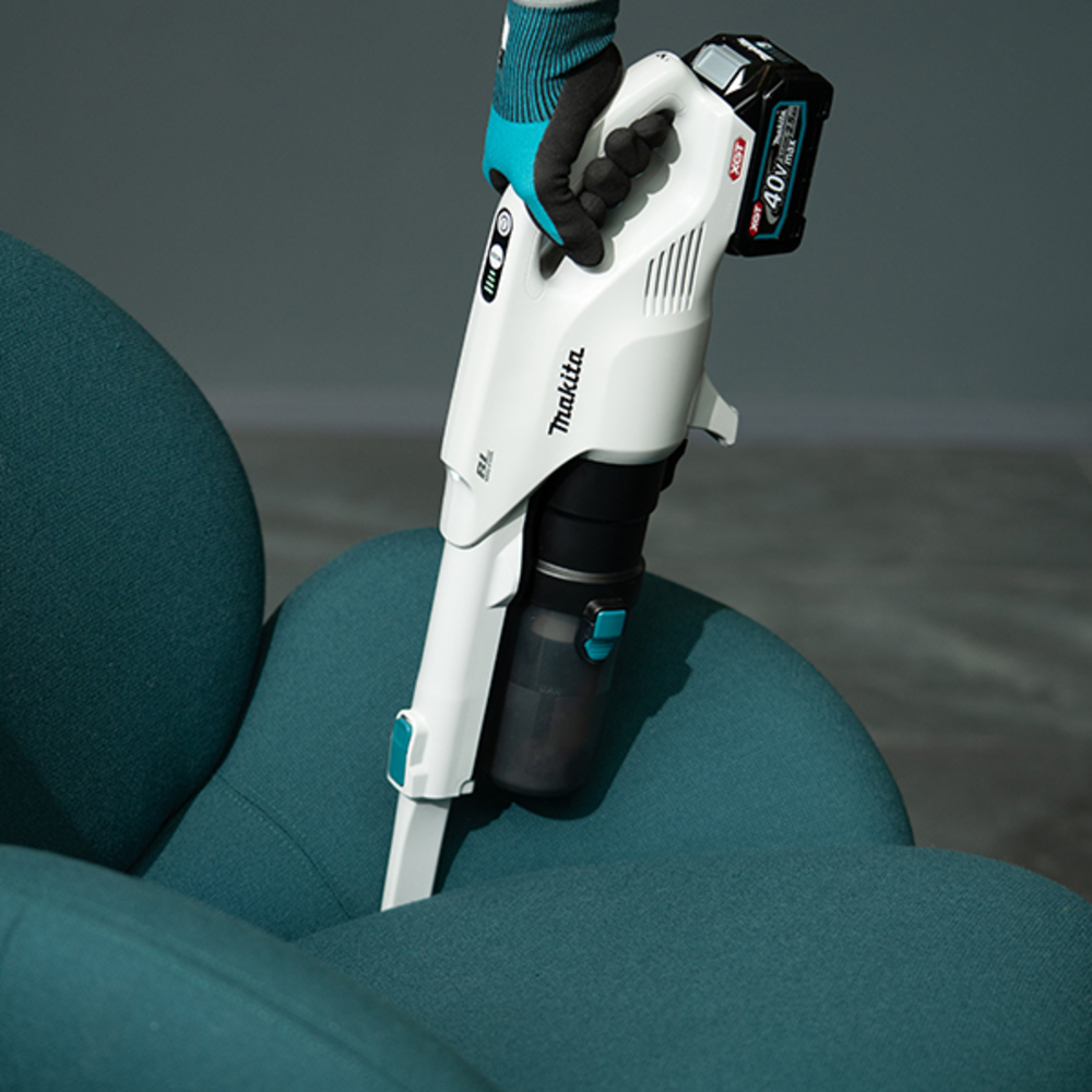 Makita CL004GD101 40v XGT Brushless Vacuum Cleaner with 1x 2.5Ah Battery and Charger