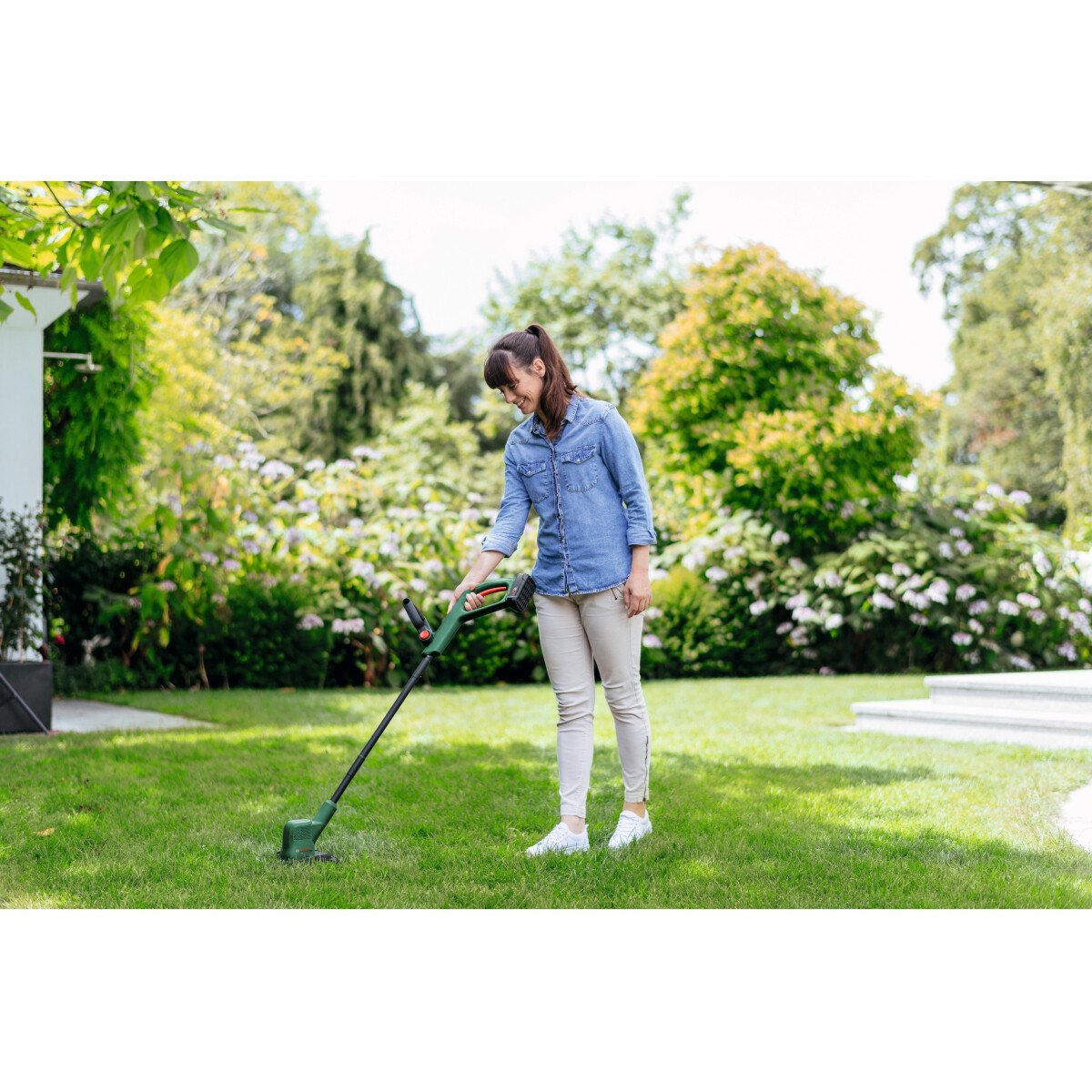 Bosch EasyGrassCut 18V-26 18v 26cm Grass Trimmer (1x2.5Ah) from Lawson HIS