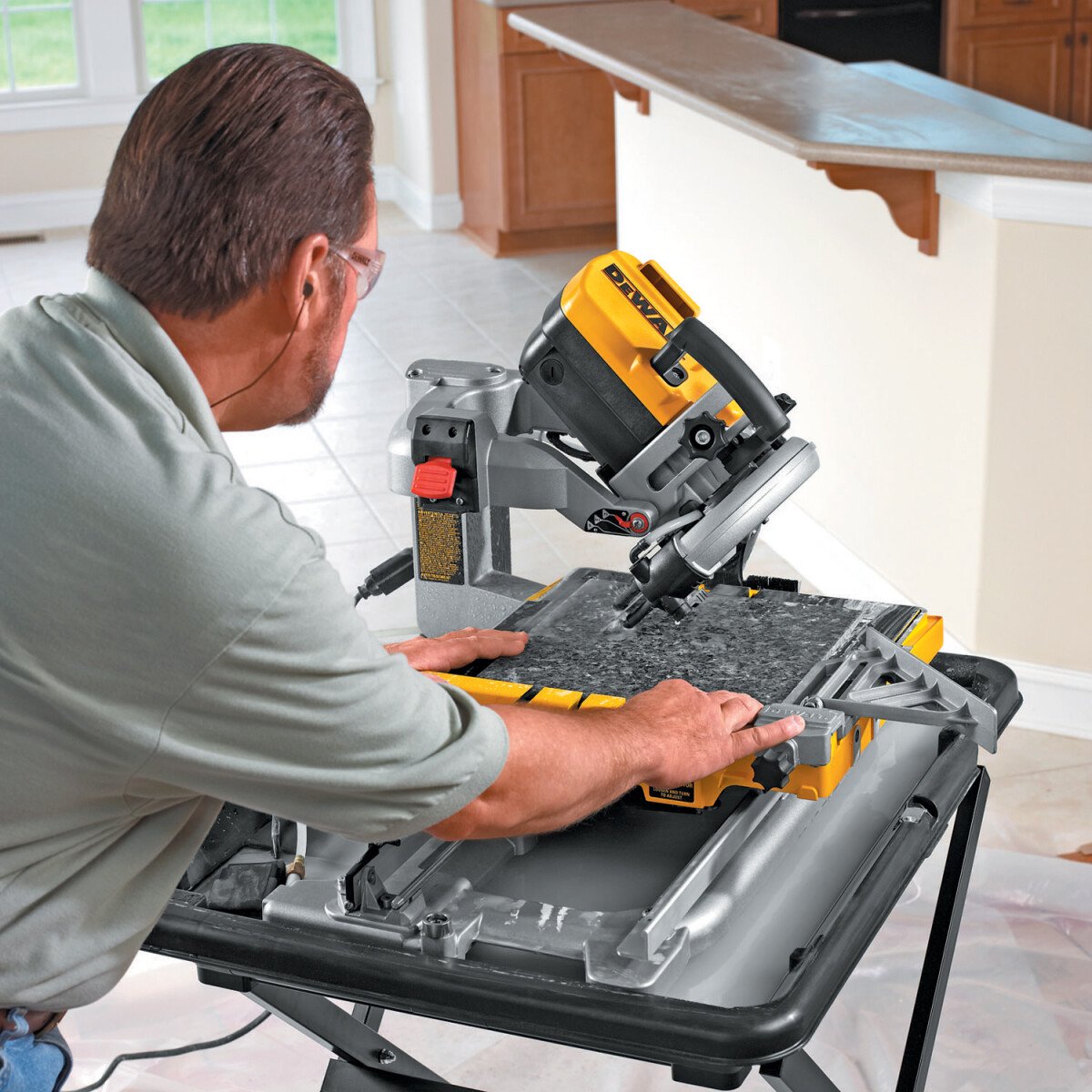 Wet saw hot sale dewalt
