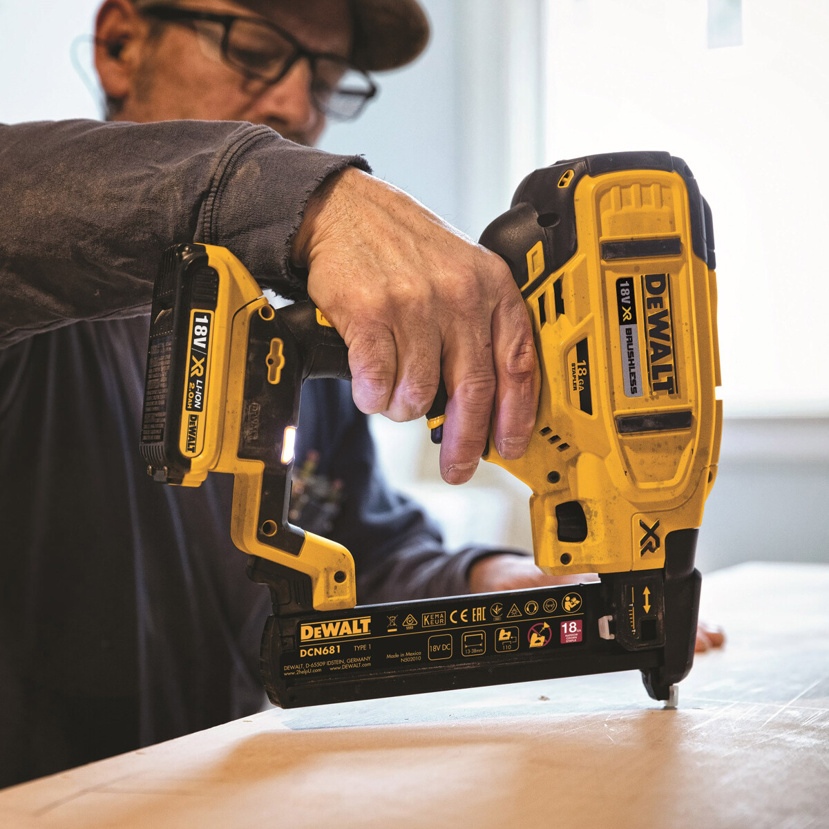 DeWalt DCN681D2GB 18V Cordless XR Brushless 18Ga Narrow Crown Stapler