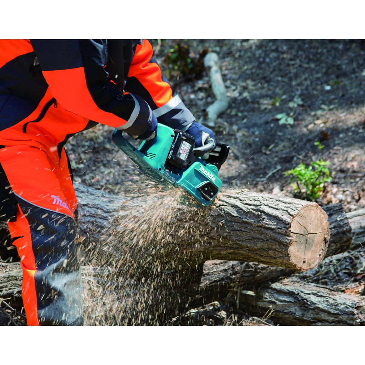 Makita DUC405PG2 Twin 18V Brushless Chainsaw 40cm Bar with 2 x 6.0