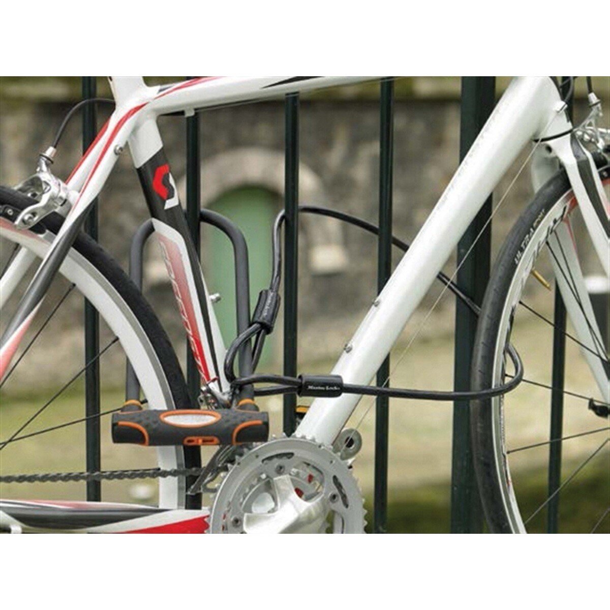 Master Lock 8285EURDPRO High Security U Lock with Cable 280 x 110 x 13mm MLK8285E