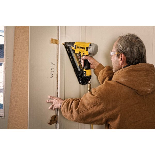 Dewalt precision best sale point brad nailer
