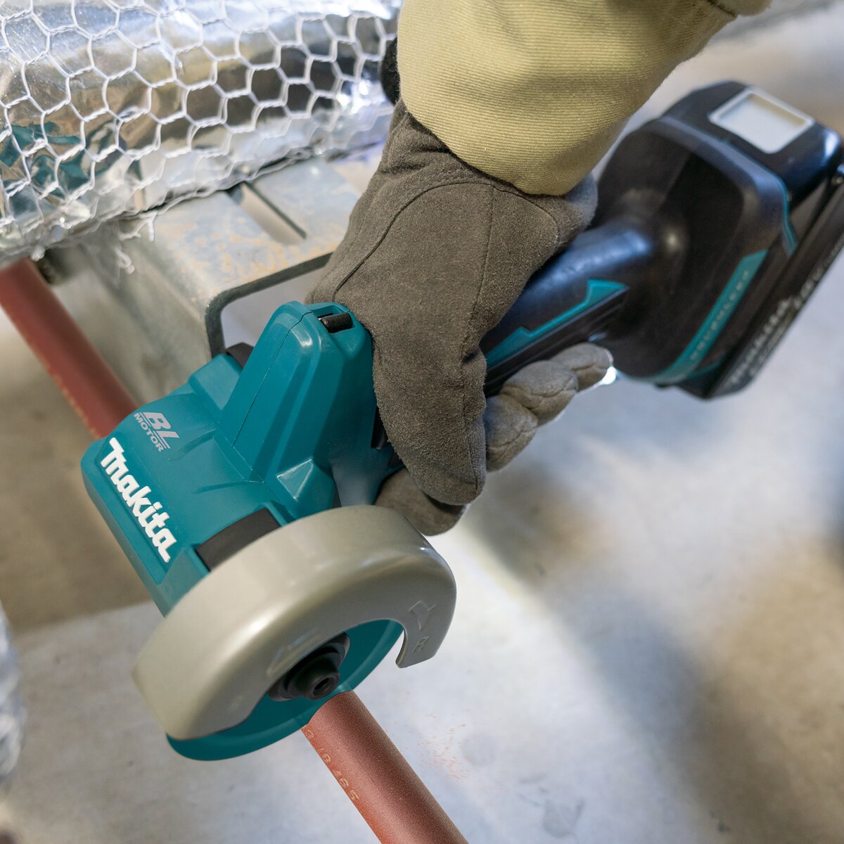 Makita DMC300Z Body Only 18V LXT 76mm Brushless Compact Disc Cutter