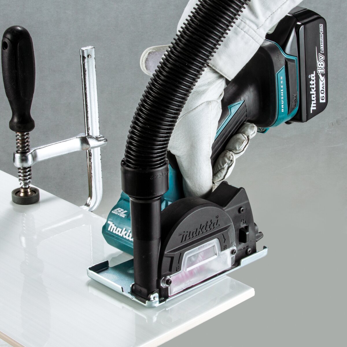 Makita DMC300Z Body Only 18V LXT 76mm Brushless Compact Disc Cutter