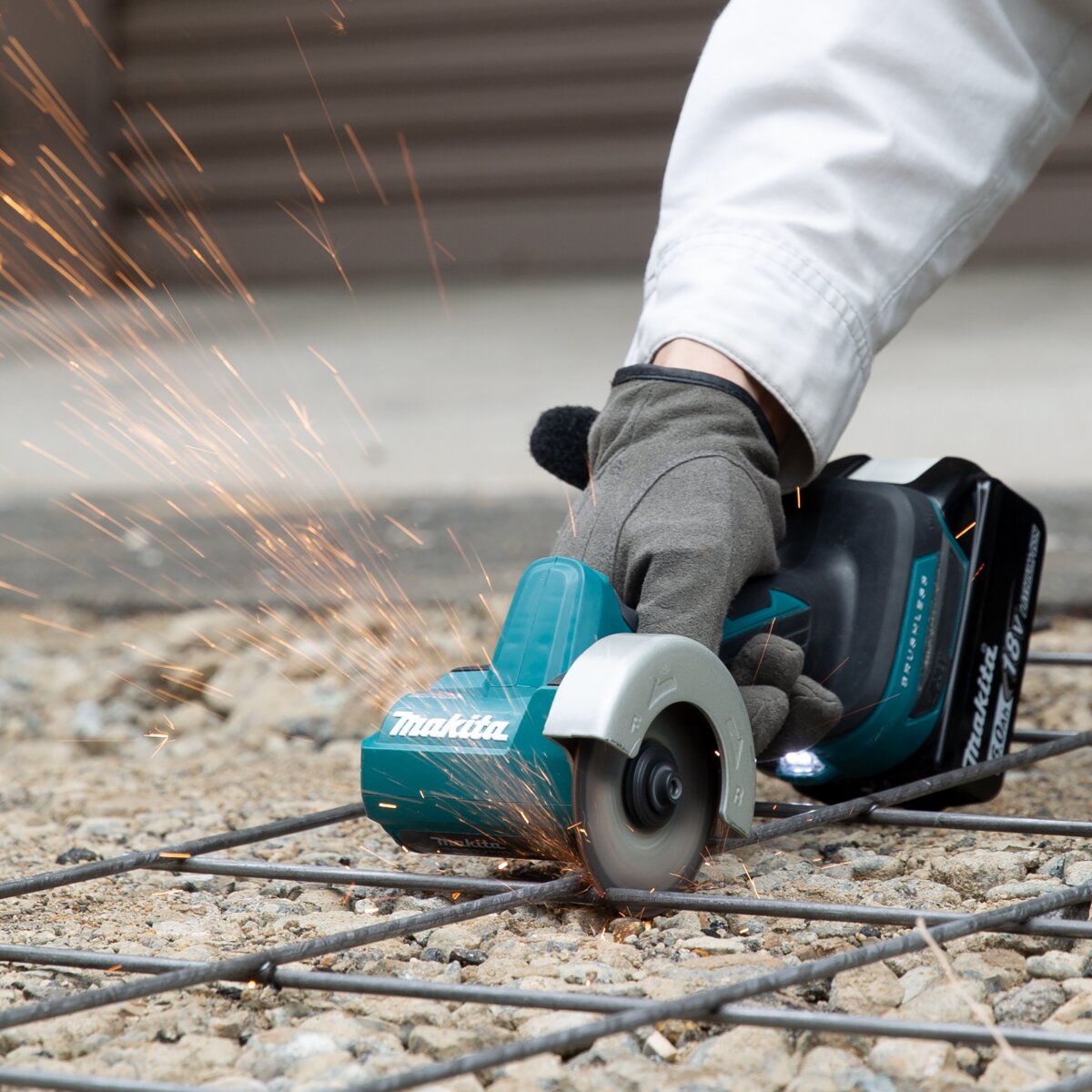 Makita DMC300Z Body Only 18V LXT 76mm Brushless Compact Disc Cutter