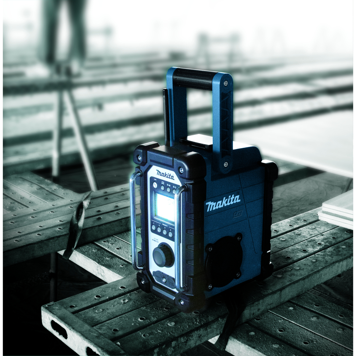Makita DMR116 Body Only 14.4v / 18V LXT , G Series Battery and Mains Operated AM/FM Radio