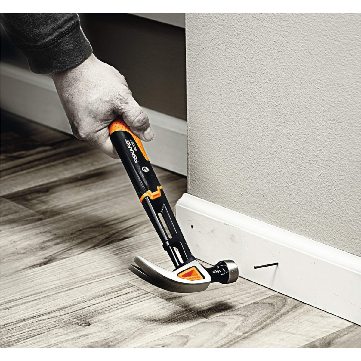 Fiskars 1027203 IsoCore Curved Finishing Hammer 570g (20oz)