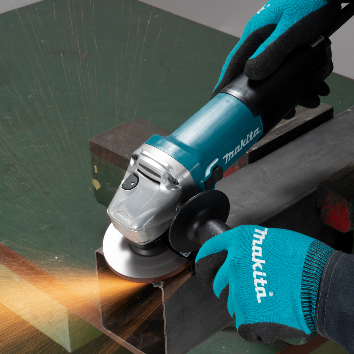 Makita GA4100 850w 4" (100mm) Angle Grinder with Variable Speed