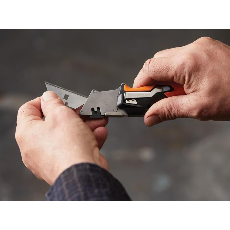 Fiskars 1027224 CarbonMax Folding Utility Knife