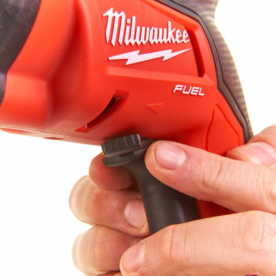 Milwaukee M18FSGC-202X M18 Fuel Drywall Screwgun with Collated Attachment (2 x 2.0ah Batteries, Charger, Dynacase) 