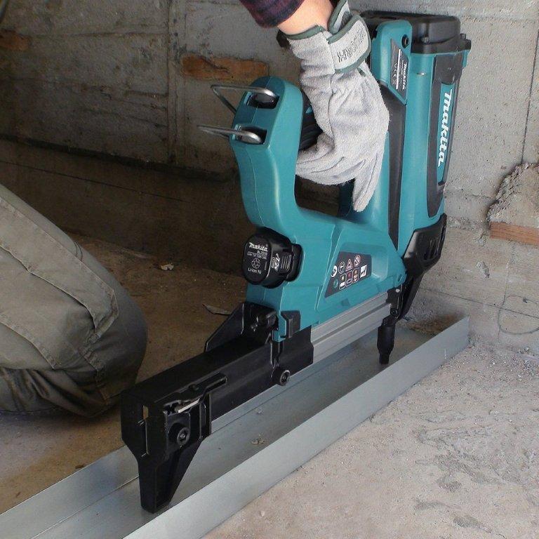Makita GN420CSE 7.2V Li-Ion Gas Concrete Nailer