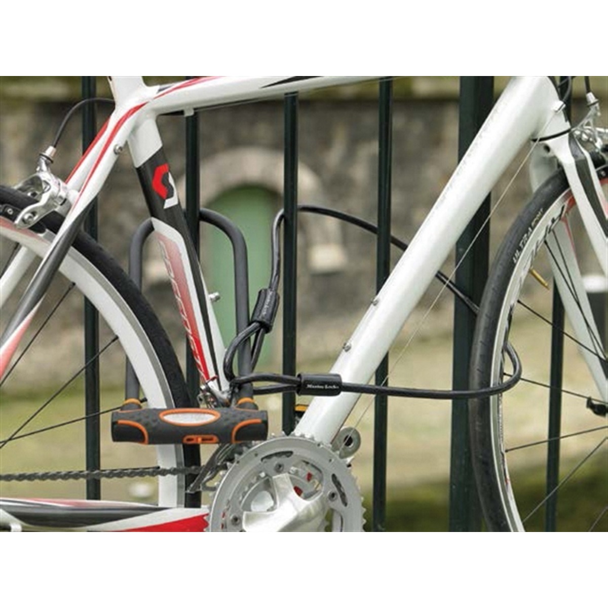 Master Lock 8285EURDPRO High Security U Lock with Cable 280 x 110 x 13mm MLK8285E