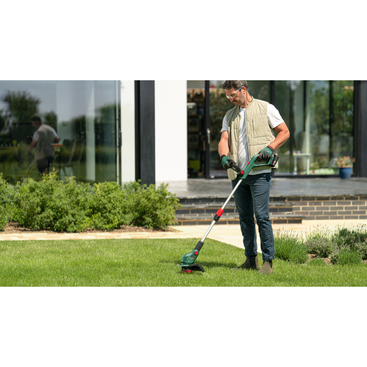 Bosch UniversalGrassCut 18V-26-500 18v Grass Trimmer 26cm (1x2.0ah)
