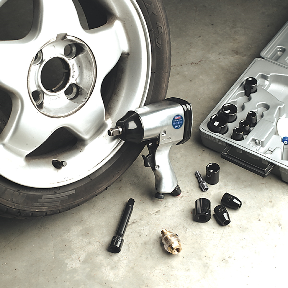 Sealey SA2/TS Air Impact Wrench Kit with Sockets 1/2"Sq Drive