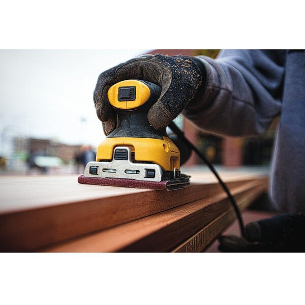 DeWalt DWE6411 240v Orbital Sander 1/4 Sheet-240V Ex Display